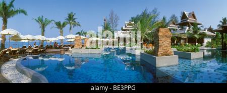 Piscine, Le Meridien Beach Resort, Pak Weeb, Khao Lak, la mer d'Andaman, en Thaïlande, en Asie Banque D'Images