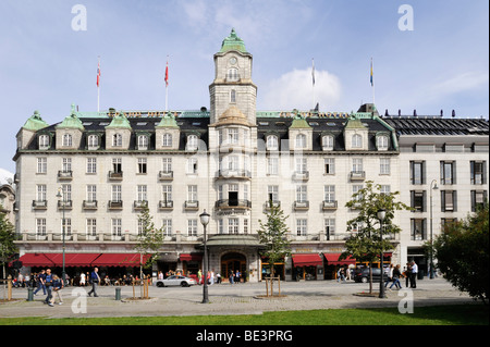 Grand Hotel et Le Grand Café sur Karl Johans Gate, Oslo, Norvège, Scandinavie, dans le Nord de l'Europe Banque D'Images