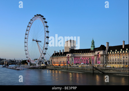 Vue sur la Tamise au 135 mètres de haut London Eye ou roue du millénaire, en Angleterre, Royaume-Uni, Europe Banque D'Images