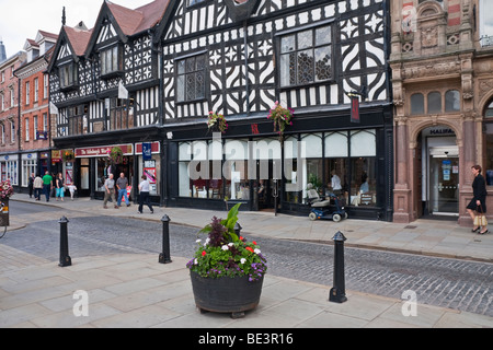 La façade Tudor boutiques à Shrewsbury en Angleterre Banque D'Images