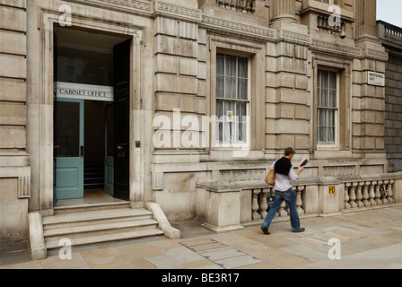 Entrée du bureau du Cabinet, Whitehall, Londres, Angleterre, Royaume-Uni. Banque D'Images