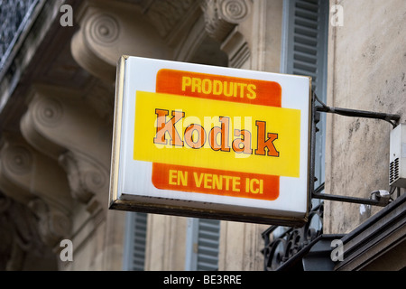 Un vieux sgn Kodak à Paris, capitale de la France Banque D'Images