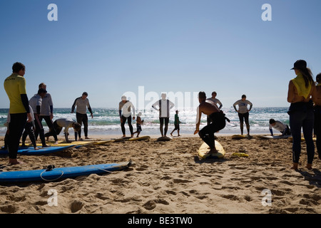 Apprendre à surfer à l'École de surf sur la plage de Manly Beach. Sydney, New South Wales, Australia Banque D'Images