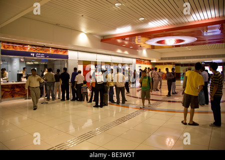 La ligne de métro de Dubaï le bureau de vente des billets de union station Banque D'Images