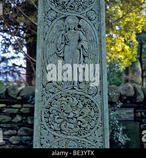 La pierre tombale du John Ruskins tombe à St Andrew's Church à Coniston Banque D'Images