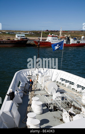 Le M/V approche de Minerva le quai à Port Stanley (Iles Falkland Banque D'Images