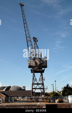 Gros plan d'une grue de quai préservé dans les Docklands de Londres, Isle of Dogs, UK Banque D'Images