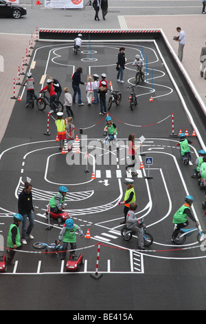 63ème International Motor Show (IAA ) : Les enfants apprennent les règles de circulation Banque D'Images