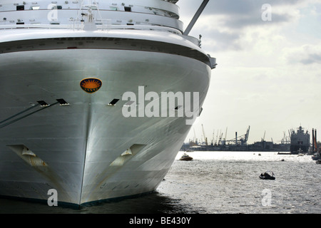 Le Grand Princess bateau de croisière dans le port de Rotterdam port près de pont Erasmus amarré ancrée Pays-Bas Banque D'Images