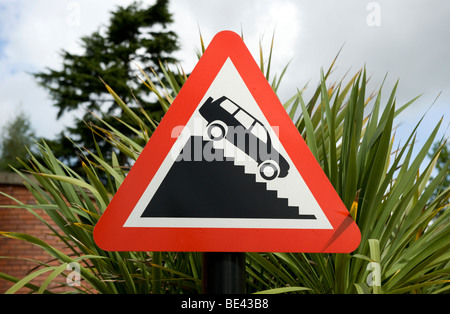Un panneau d'avertissement de trafic routier inhabituelle en Angleterre Worcestershire Bromsgrove Banque D'Images