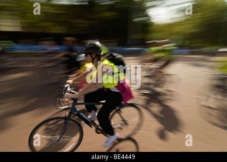 Les cyclistes à Londres équitation dans l'événement annuel Skyride Banque D'Images