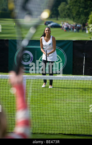 Alesha Dixon lors de l'ouverture officielle le premier jour du tennis de Wimbledon 2009 Banque D'Images
