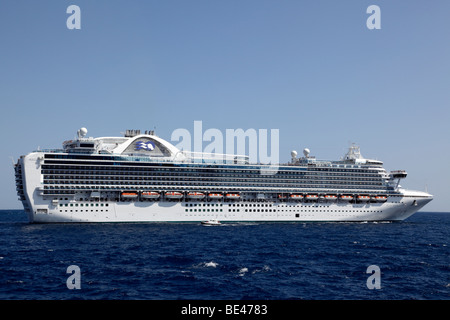 Le navire de croisière ruby princess de quitter le port de Monaco au sud de france Banque D'Images