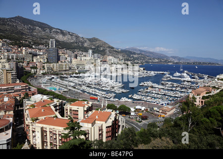 Vue sur le port du palais princier de Monaco, place du palais au sud de la france Banque D'Images