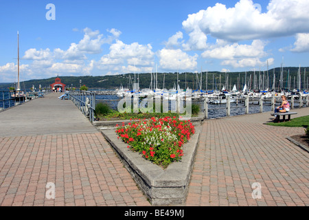 Watkins Glen, NY harbor marina et à l'extrémité sud du lac Seneca, l'un des 7 lacs de doigt dans le nord de New York Banque D'Images