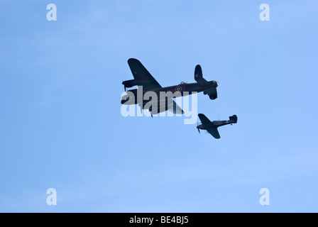 Avro Lancaster et Hawker Hurricane à Bournemouth Air Festival Banque D'Images