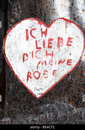 Graffitis en coeur avec l'inscription "ich liebe dich meine Rose', l'allemand pour 'Je t'aime ma Rose' Banque D'Images