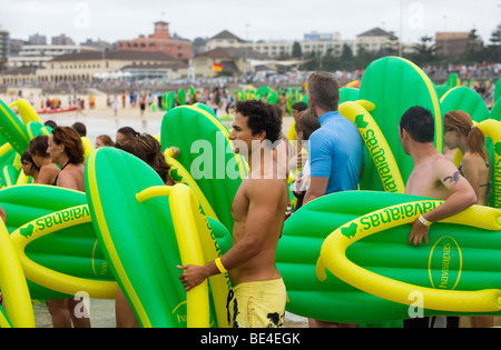 Havaianas Thong Challenge à Bondi Beach. Sydney, New South Wales, Australia Banque D'Images