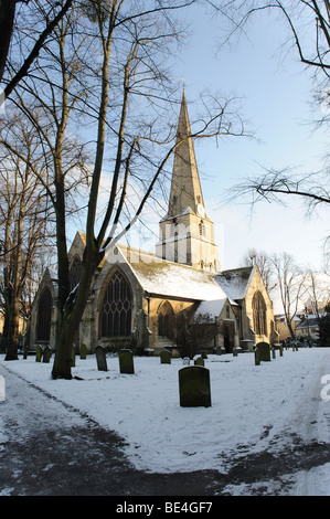 St Mary's - Cheltenham dans la neige Banque D'Images