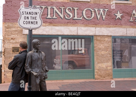 Sur le carrefour à Winslow en Arizona. Banque D'Images