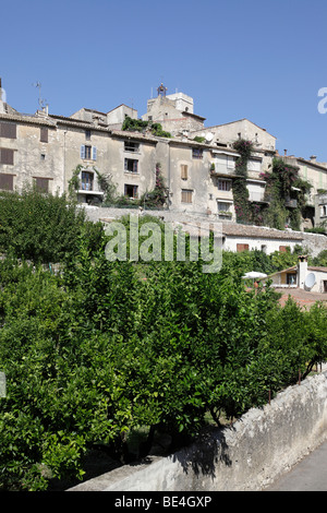 Vue du village depuis les remparts de St Paul de Vence alpes maritimes provence sud de la france Banque D'Images