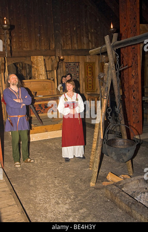 Fête Viking à la maison Chieftan au Musée Viking Lofotr dans Borg, la Norvège. Banque D'Images