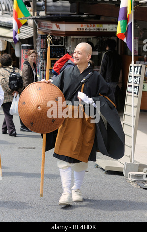 Pilgrim moine au temple Kiyomizu-dera, dans la vieille ville, Kyoto, Japon, Asie Banque D'Images