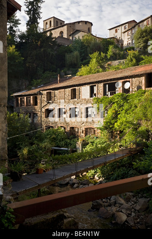 Une ancienne usine de couverts situé dans la vallée de l', 'usines à Thiers (Puy de Dôme - France). Ancienne coutellerie à Thiers. Banque D'Images