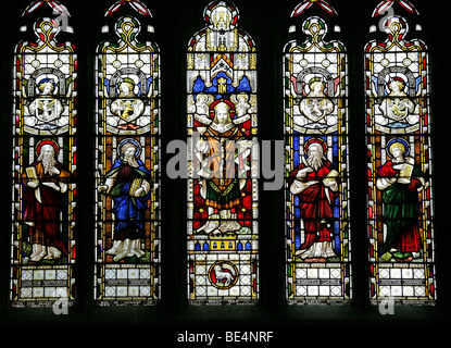 Vitraux représentant Jésus-Christ flanqué de saints Matthew, Mark, Luc et John, Église Saint-Pierre Dunston, Lincolnshire, Angleterre Banque D'Images