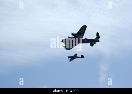 Avro Lancaster et Hawker Hurricane à Bournemouth Air Festival Banque D'Images