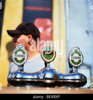 La bière Tuborg pour la vente sur la rue au Danemark Copenhague Nyhavn KATHY DEWITT Banque D'Images