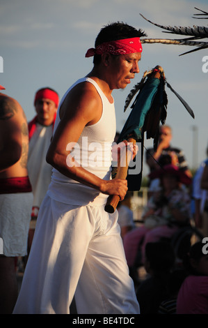 Danza Indigena--Proyecto Cass fonctionne à Dia de Fiesta San Juan au Santa Cruz River Park, Tucson, Arizona, USA. Banque D'Images