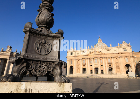 Base de lampe de rue Saint Peters square Vatican Banque D'Images