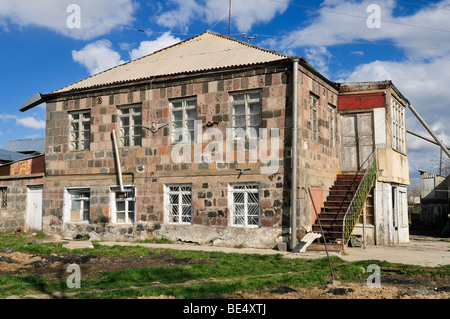 Ancienne ferme dans un village de montagne près de Sisian, Arménie, Asie Banque D'Images