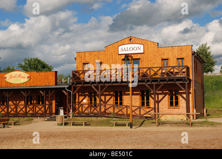 Les bâtiments en bois de style western en été Banque D'Images