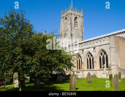 L'église paroissiale de St Mary et St Martin, dans le joli village de Blyth, North Lancashire England UK Banque D'Images