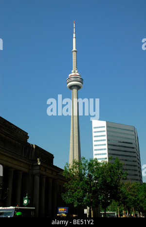 La Tour CN, la Canadian National Tower, 553 mètres de haut, à Toronto, Ontario, Canada Banque D'Images