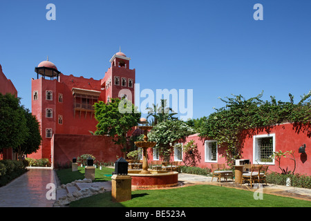 Cour intérieure, Grand Resort, hotel, fontaine, rouge, Yussuf Afifi road, Hurghada, Egypte, Mer Rouge, Afrique Banque D'Images