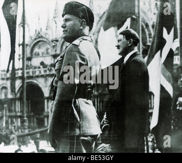 Benito Mussolini et Adolf Hitler lors d'un défilé à la Piazza San Marco, Venise, Italie, Europe, photo historique vers 1937 Banque D'Images