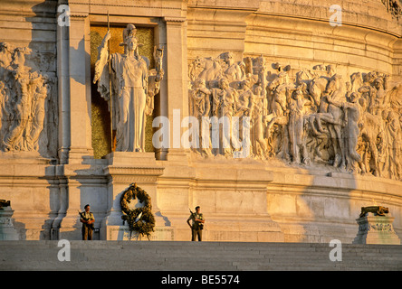 Tombe du Soldat inconnu, l'autel de la patrie, National Monument Vittorio Emanuele II, Piazza Venezia, Rome, Lazio, ita Banque D'Images