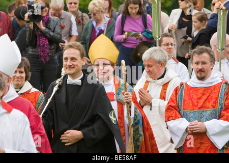 Clergé Anglican y compris l'évêque d'Hertford Rt pasteur Christopher Foster Banque D'Images