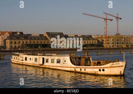 Naufrage sur la rivière Spree, Treptow, Berlin, Germany, Europe Banque D'Images