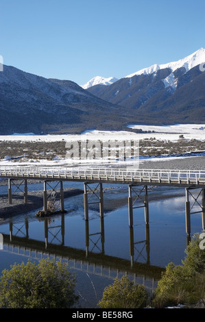 Mt Blanc Pont sur la rivière Lonquimay, près de Arthur's Pass Road, Canterbury, île du Sud, Nouvelle-Zélande Banque D'Images