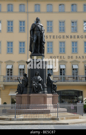 Friedrich August II Memorial, le Steigenberger Hotel, Neumarkt, Dresde, Saxe, Allemagne, Europe Banque D'Images