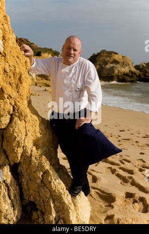 Chef Dieter Koschina étoiles sur une plage, deux étoiles au guide Michelin, l'hôtel Vila Joya, Praia da Galé, Albufeira, Algarve, Portugal, Eur Banque D'Images