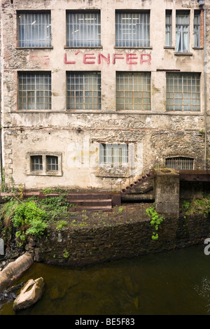 Une ancienne usine de couverts situé dans la vallée de l', 'usines à Thiers (Puy de Dôme - France). Ancienne coutellerie à Thiers. Banque D'Images