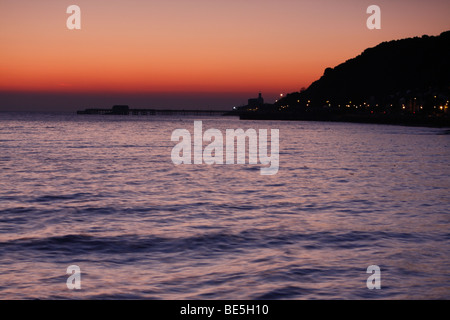 Mumbles Pier, Swansea, West Glamorgan, Pays de Galles, Royaume-Uni, au lever du soleil Banque D'Images