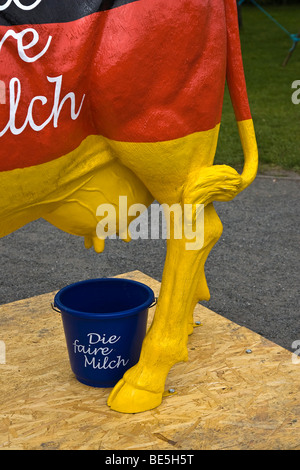 Les producteurs laitiers qui protestaient en face de la chancellerie fédérale, Berlin, Germany, Europe Banque D'Images
