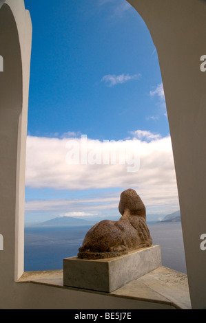 Terrasse et Sphinx de la Villa San Michele qui était la maison construite par Axel Munthe dans Anacapri sur l'île de Capri en Italie Banque D'Images