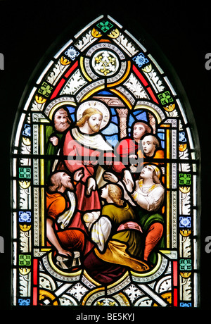 Vitrail représentant Jésus guérissant les malades, St John the Baptist Church, South Carlton, Lincolnshire Banque D'Images